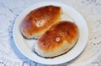 Пирожок с черной смородиной